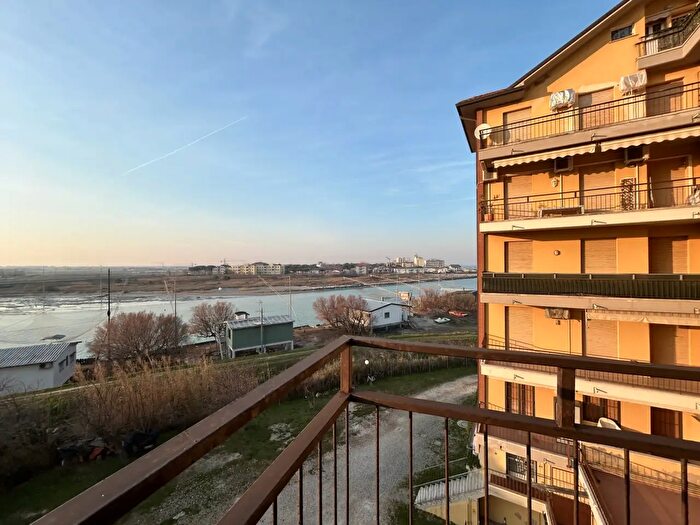 Appartamento trilocale in vendita in Viale Romagna, Ravenna