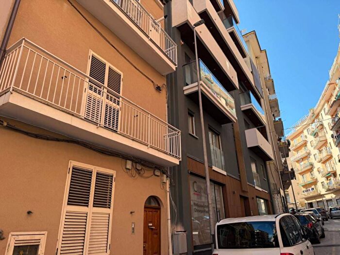 Appartamento bilocale in affitto in Via Calata San Vito, Carmine, Salerno