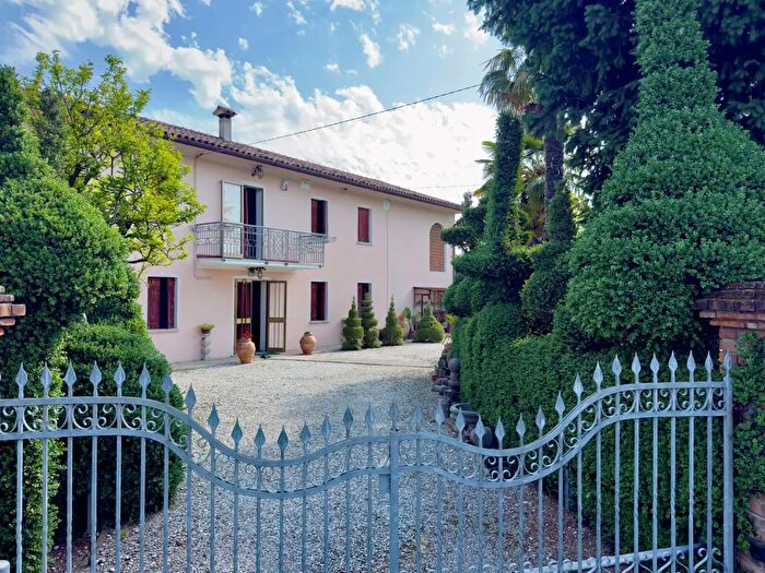 Casa con 9 locali in vendita in Via Cal Grande, Vazzola
