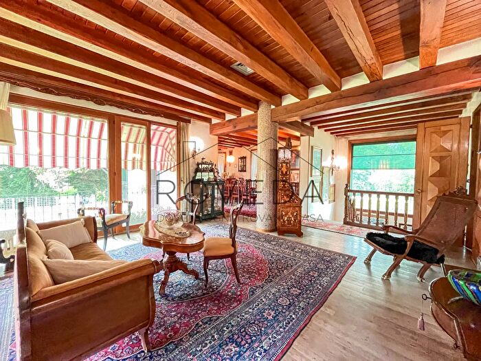 Casa con 6 locali in vendita in Via delle Acquette, Treviso