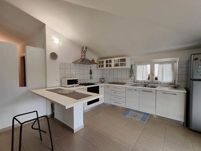 Casa quadrilocale in affitto in Via Pradaccio, Cinque Vie, Massa