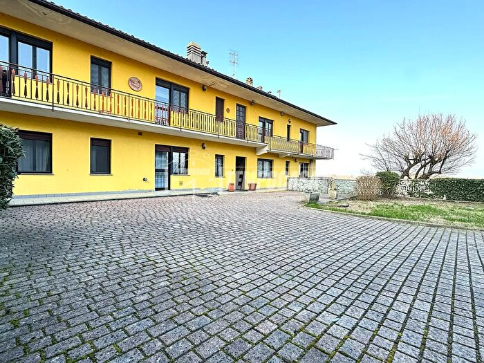 Casa con 10 locali in vendita in Via Cesare Battisti, Mercenasco