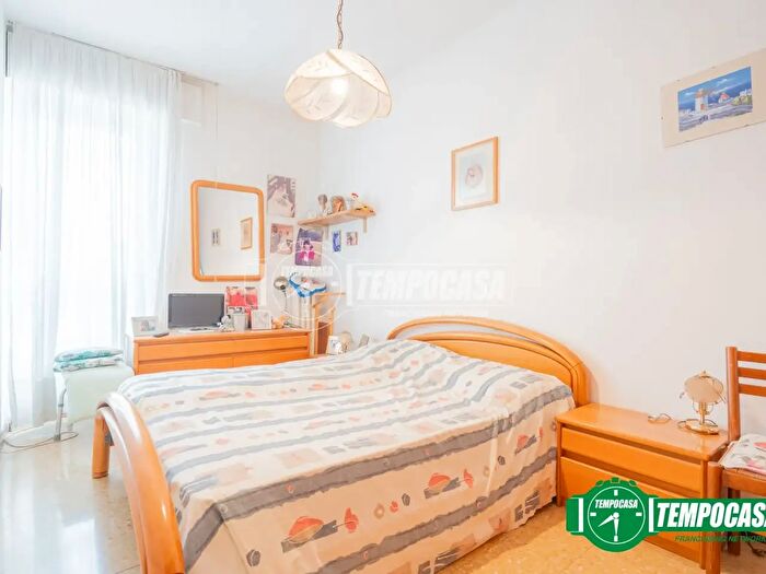 Appartamento quadrilocale in vendita in Via Luigi Chiarelli, Milano