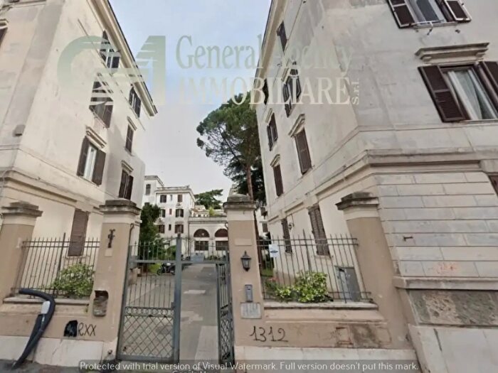 Appartamento trilocale in vendita in Via Alessandro Volta, Roma