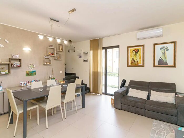 Casa con 5 locali in affitto in Via Papa Giovanni Paolo II, Trecastagni