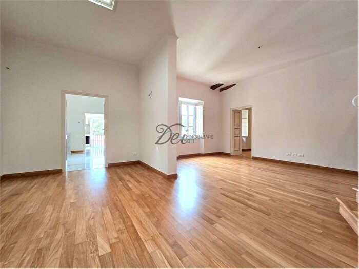 Appartamento con 6 locali in affitto in Via della stufa, Piazza Napoleone San Michele, Lucca