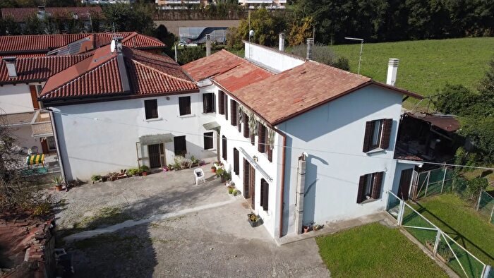 Casa con 8 locali in vendita in Via Andalusia, Padova