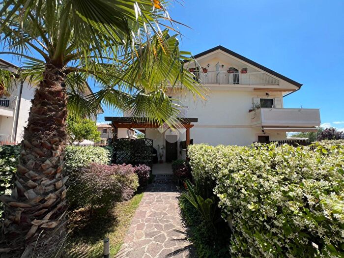 Casa quadrilocale in vendita in Via Guado Santa Maria, Cassino