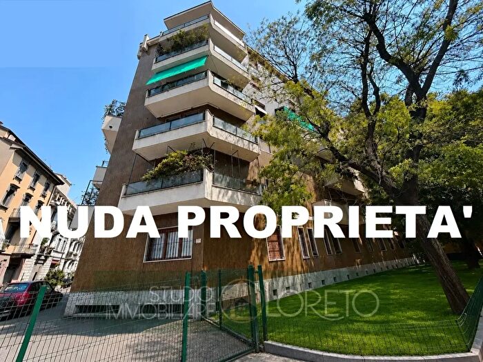 Appartamento trilocale in vendita in Via delle Leghe, Milano