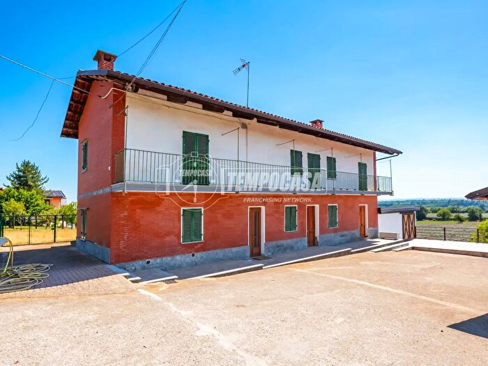 Casa con 7 locali in vendita in Via Cuneo, Fossano
