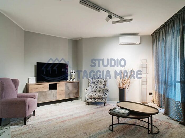 Appartamento quadrilocale in vendita in Via Cristoforo Colombo, Taggia