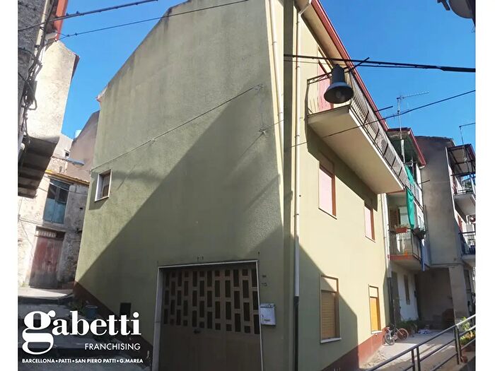 Casa trilocale in vendita in Via Arabite, San Piero Patti