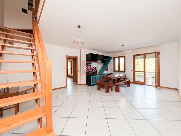 Appartamento con 7 locali in vendita in Cesena