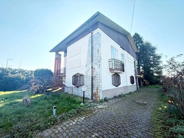 Casa quadrilocale in vendita in Via Ugo Foscolo, Gerenzano