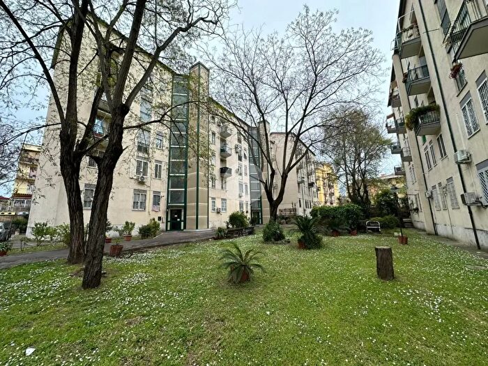 Appartamento trilocale in vendita in Via dei Ciclamini, Roma