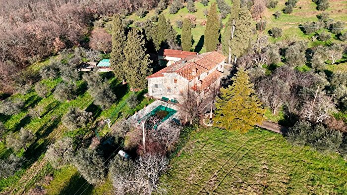 Casa con 15 locali in vendita in Sp, Reggello