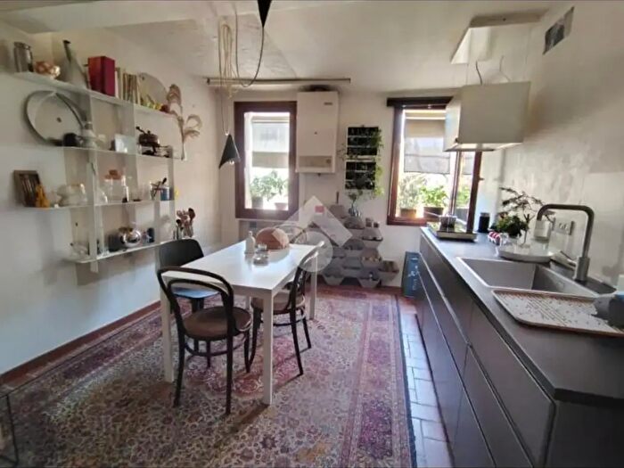 Appartamento trilocale in vendita in Via Roma, Reggio Emilia