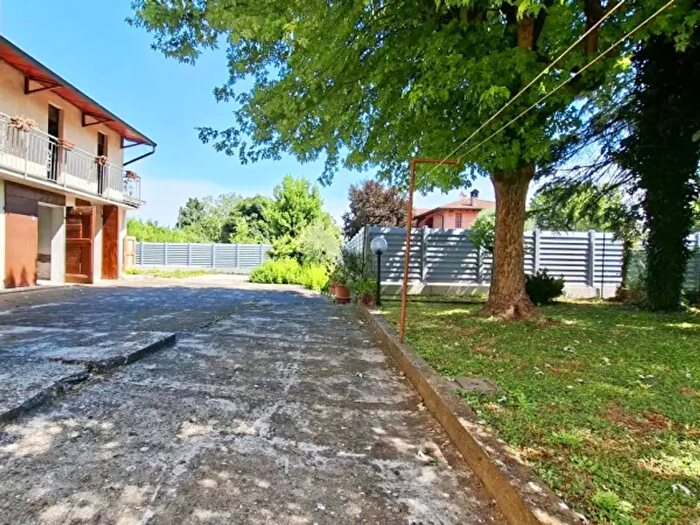 Casa con 6 locali in vendita in Strada Dani Maestà, Parma