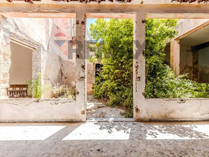 Casa quadrilocale in vendita in Via Santa Rosalia, Cagliari