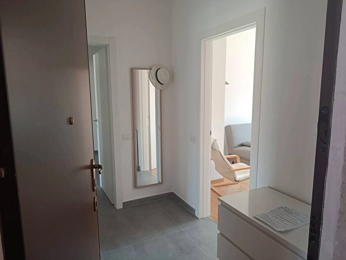 Appartamento quadrilocale in affitto in Via Andrea Maffei, Milano