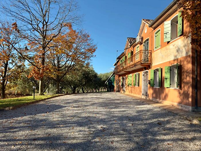 Casa con 8 locali in vendita in Via Borgata Lozzo, San Pietro Di Feletto