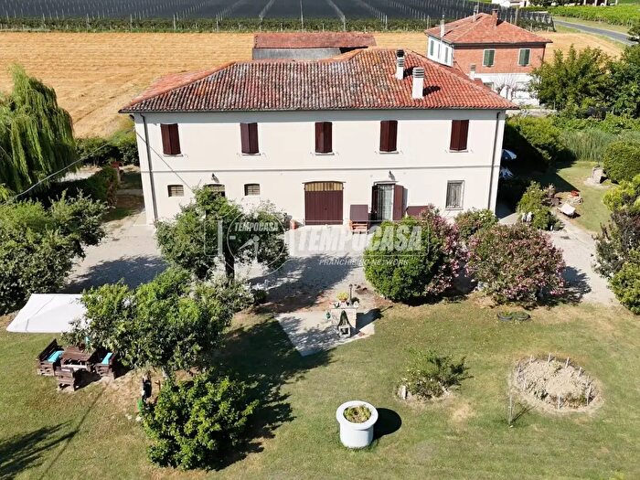 Casa con 8 locali in vendita in Via Reda, Faenza