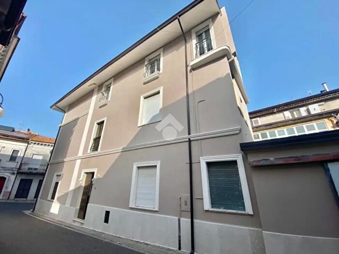 Casa quadrilocale in vendita in Via Benedetto Croce, Rotondi
