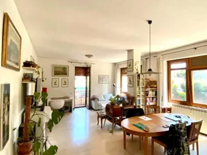 Appartamento trilocale in vendita in Via Vincenzo Ciaffi, Roma