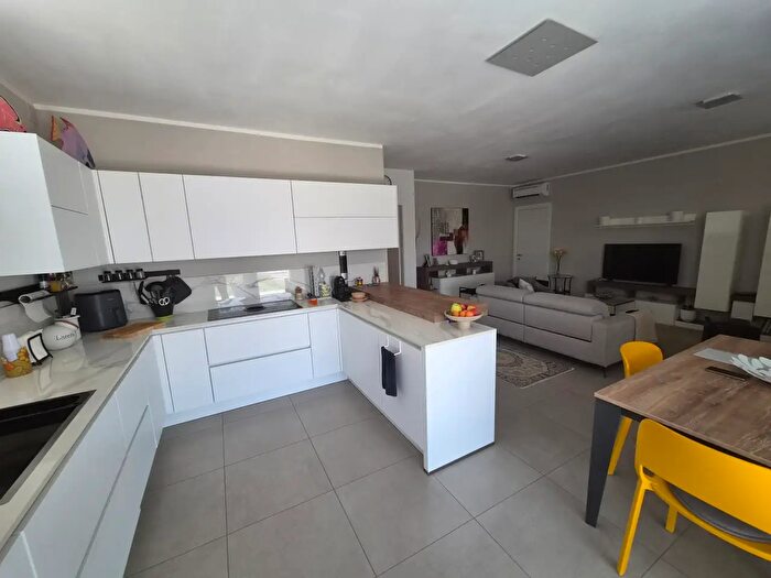 Casa con 6 locali in vendita in San Giovanni In Croce