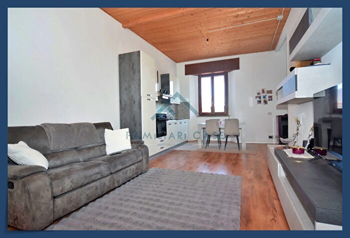 Appartamento trilocale in vendita in Via Castello, Casale Litta