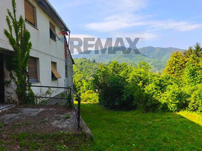 Casa con 7 locali in vendita in Murialdo