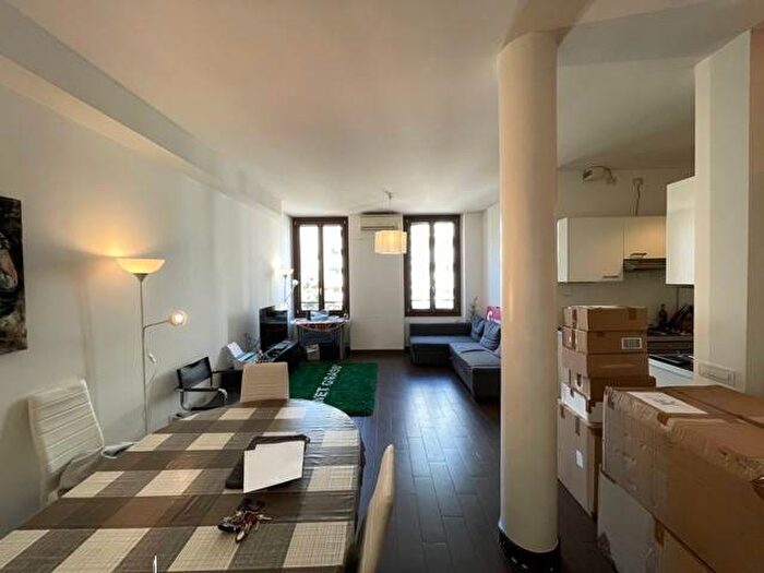 Appartamento trilocale in affitto in Alzaia Naviglio Pavese, Navigli Darsena, Milano