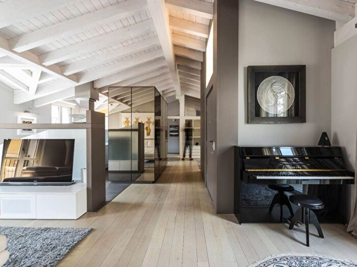 Casa trilocale in affitto in Via Lazzaro Palazzi, Porta Venezia Indipendenza, Milano