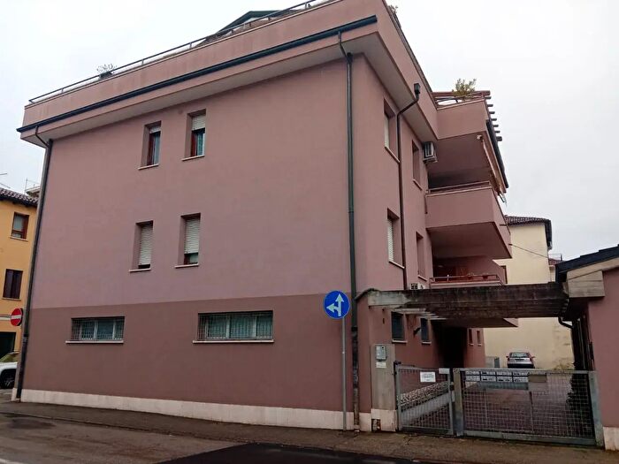 Appartamento bilocale in affitto in Viale Battaglione Framarin, Vicenza