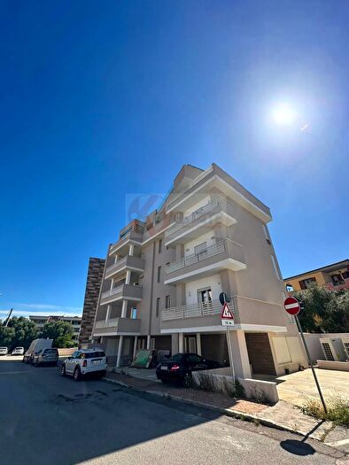 Appartamento trilocale in vendita in Via Labriola, Olbia