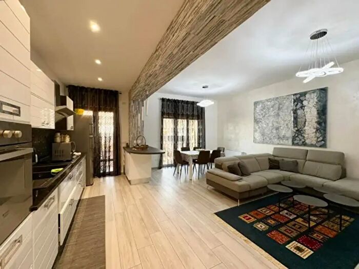 Appartamento con 6 locali in affitto in Via Tenente Collonello Paolo Arcodaci, Barcellona Pozzo Di Gotto