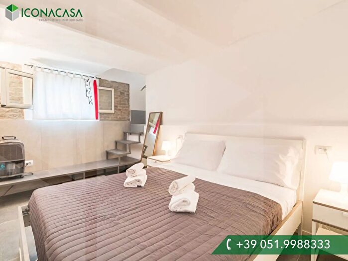 Appartamento bilocale in vendita in Via De Carracci, Bologna