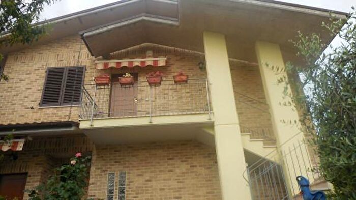 Appartamento con 6 locali in vendita in Viale Europa, Castelbellino