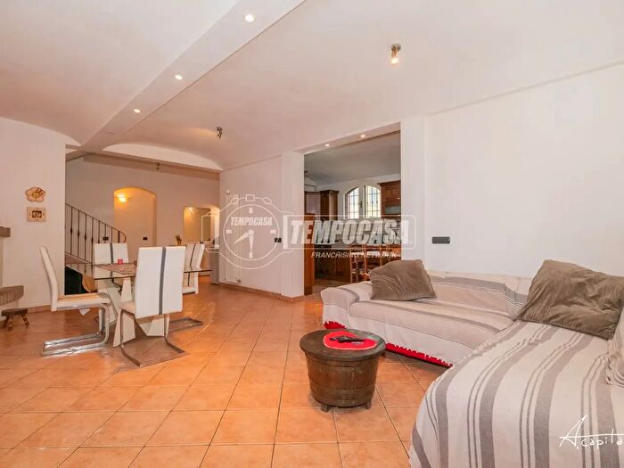 Casa con 6 locali in vendita in Via Paglierina, Nonantola