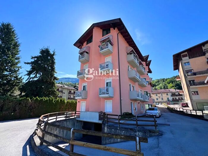 Appartamento con 5 locali in vendita in Via Cesare Battisti, Comano Terme