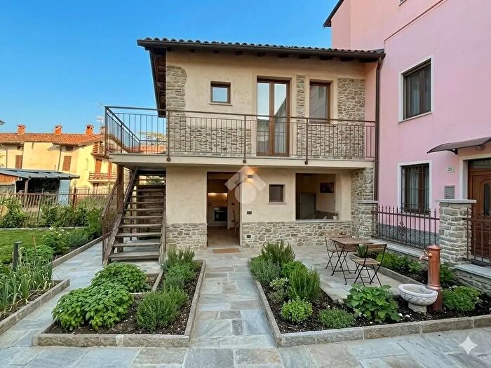 Casa bilocale in vendita in Via Abadia, Scanzorosciate