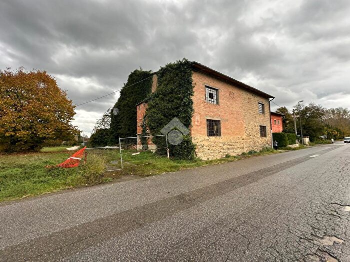 Appartamento con 10 locali in vendita in Via Zara, San Miniato