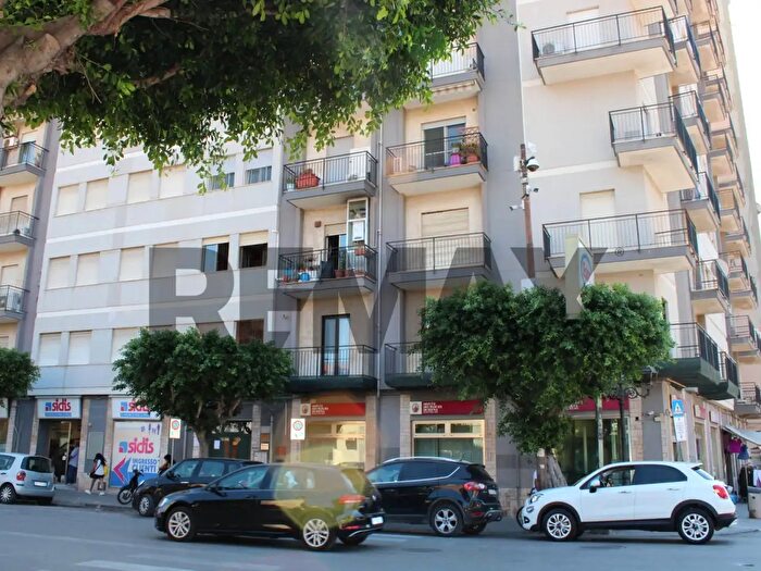 Appartamento con 9 locali in vendita in Corso Umberto, Licata
