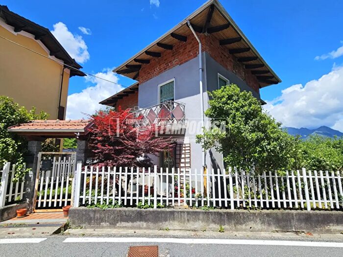 Casa con 8 locali in vendita in Frazione Baltigati, Valdilana
