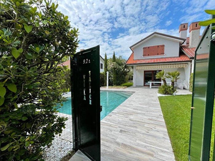 Casa con 6 locali in affitto in Via del Salice, Isola Albarella, Rosolina