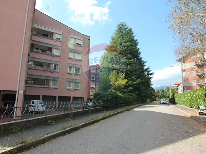 Appartamento trilocale in vendita in Via Presolana, Varese