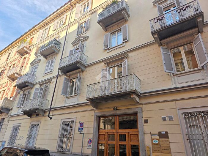 Appartamento trilocale in vendita in Via San Quintino, Torino