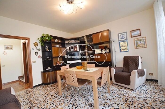 Casa con 6 locali in vendita in per Gattaiola E Meati, Lucca