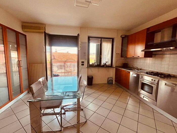 Appartamento con 5 locali in affitto in Borgo Piave Corso Europa Zona Ferrero, Alba