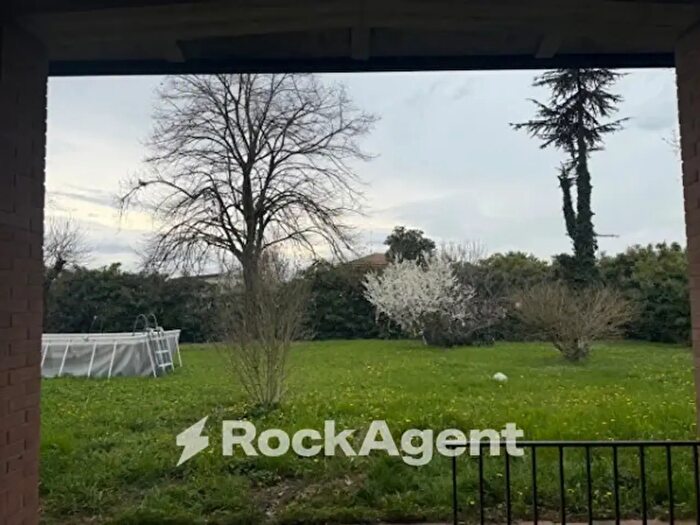 Casa con 6 locali in vendita in Montechiarugolo